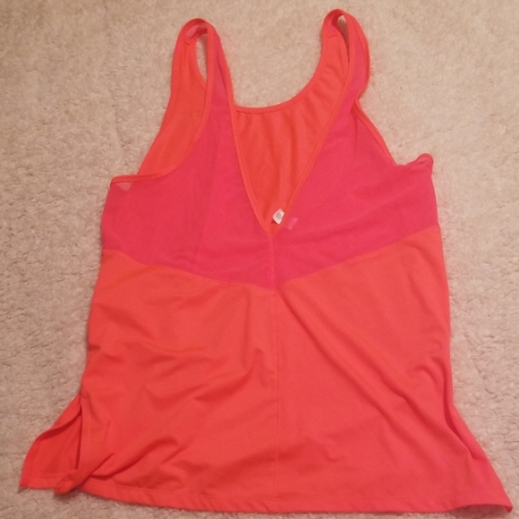 Under Armor Workout Tank Top - Picture 2 of 3